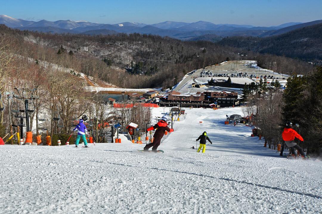 Winter is the ideal season to visit North Carolina if you enjoy skiing and snowboarding.