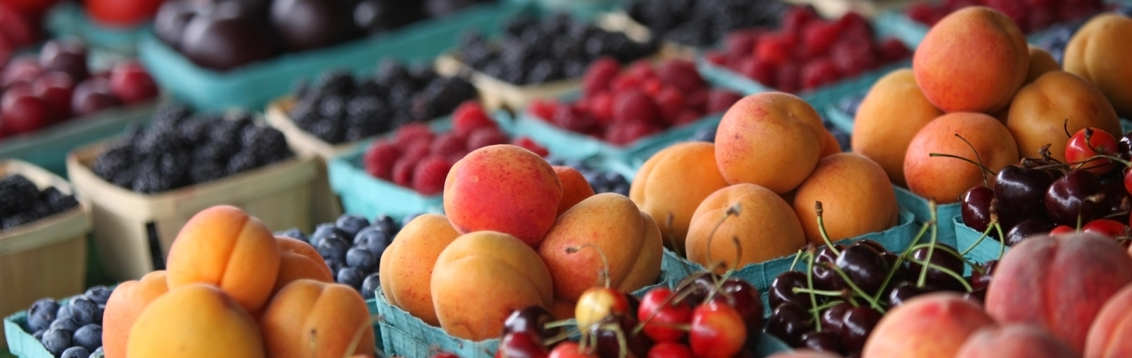 Seasonal fruits and veggies are always available, as are high-quality specialties such as organic ingredients, local syrup, marmalades, caramel truffles, and newly roasted coffee.