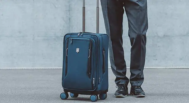 Carrying straps manufactured from cowhide or high-density fabric with additional strengthening should be included in your suitcase's design. Luggage with top and side straps come in handy for carrying luggage on and off the luggage conveyor belts and check-in weights.