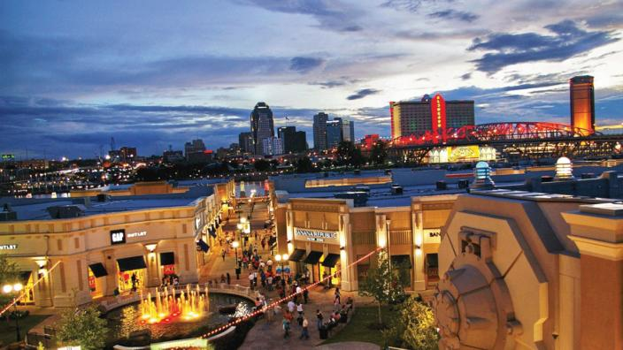 Shopaholics will love Louisiana Boardwalk. - Shreveport-Bossier Convention and Tourist Bureau